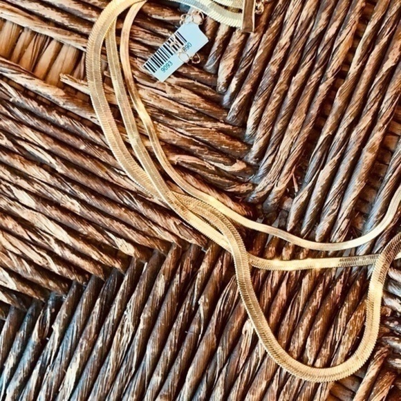 ✨💛 Gold Tone Three Tier Snake Chain ✨💛 - Picture 7 of 8